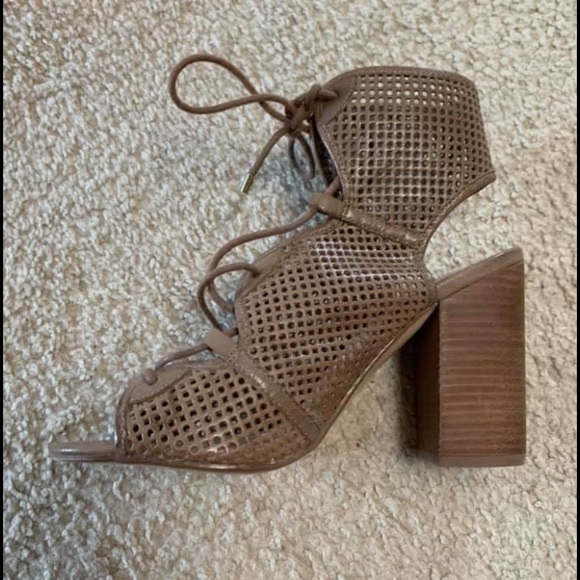 Aldo Heels size 8 - Picture 3 of 3